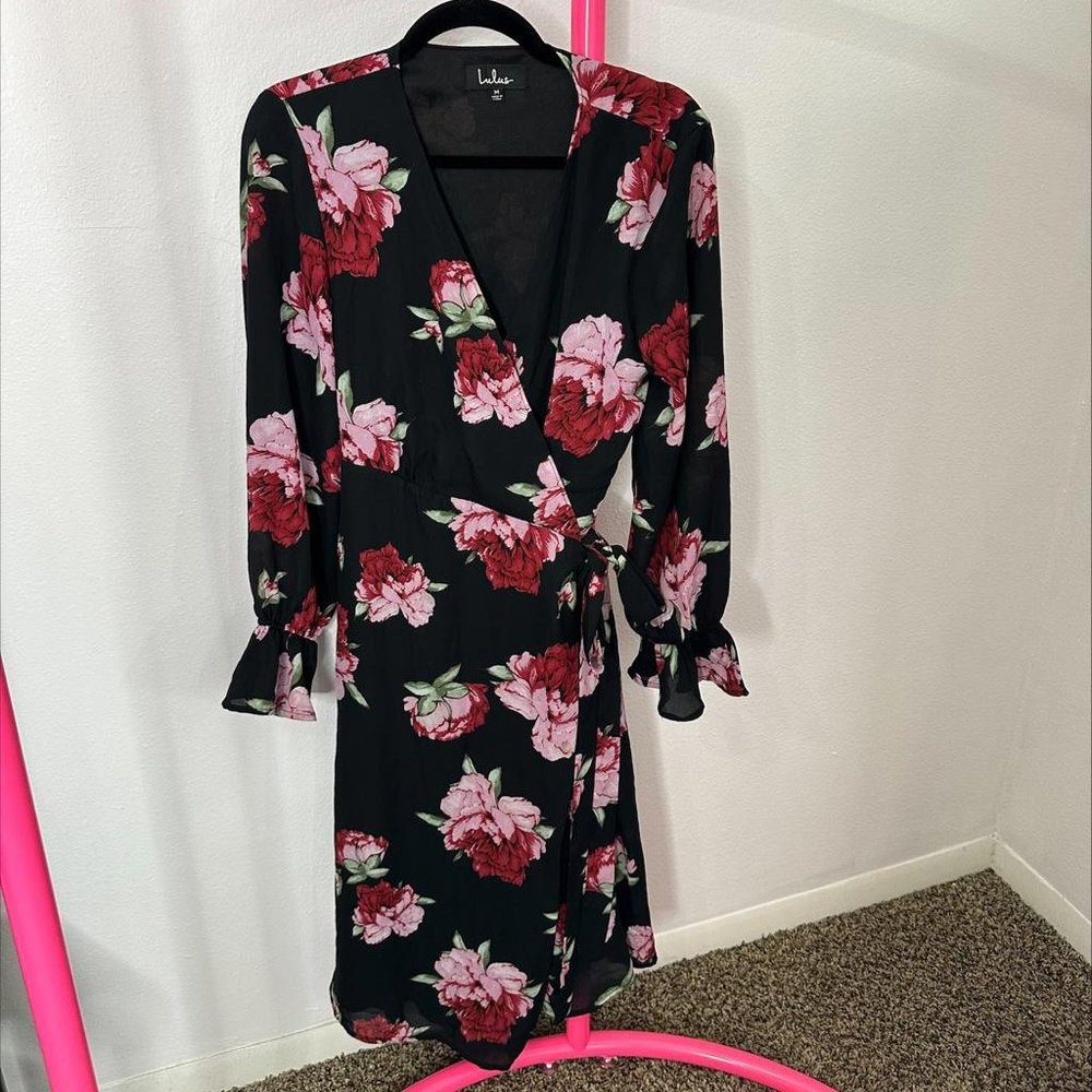 LULU'S‎ MIDI WRAP DRESS FLORAL  SIZE MEDIUM